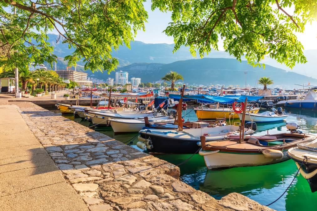 Neverovatan prizor u Crnoj Gori, Aladin stigao na more: Peškir nije bio dovoljan, na drugi način rezervisao plažu