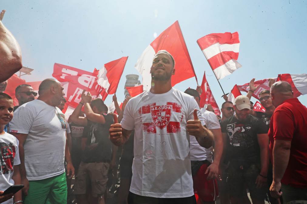 Tri reči, ćirilicom: Poruka Crvene zvezde i Marka Arnautovića