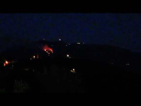 Vatra izmakla kontroli, vetar otežava gašenje: Razbuktava se požar na Lovćenu, očekuje se dolazak aviona (Video)