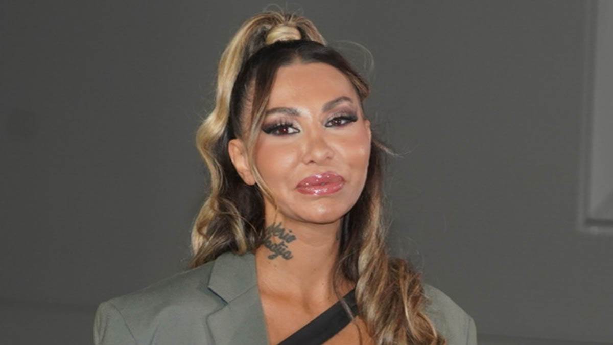 Ovako izgleda kuća Aneli Ahmić u Sarajevu preko puta groblja: "Obezglavljene lutke, vampiri, drakule"