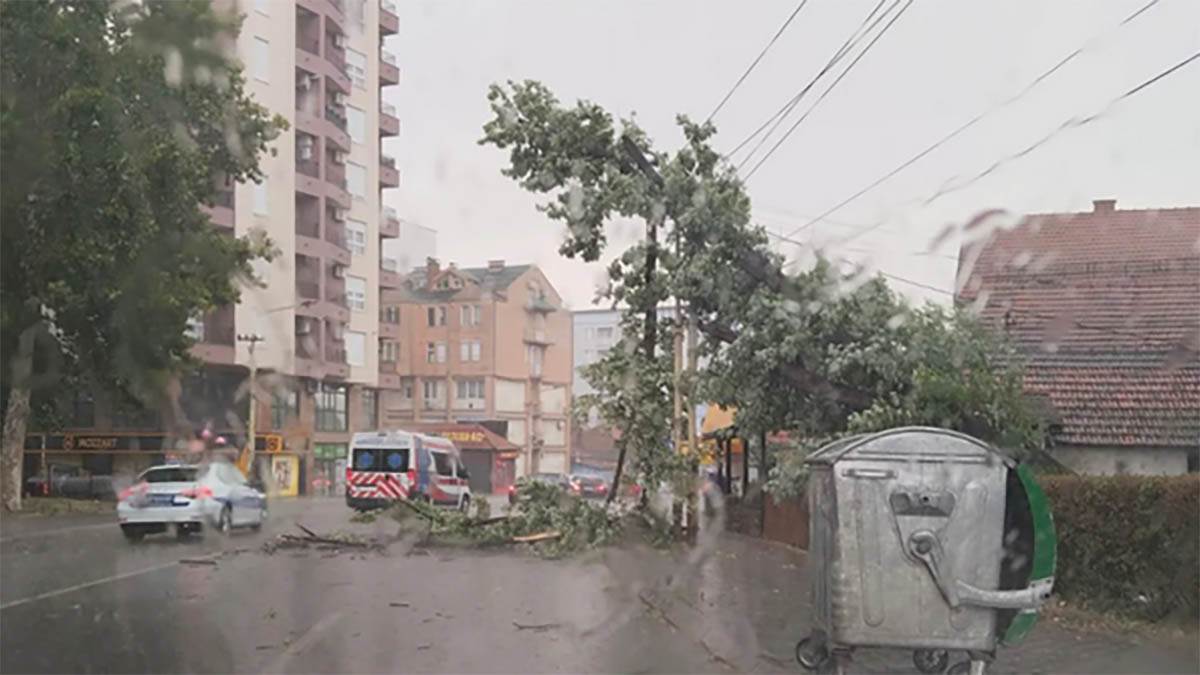Srbijo zajelo močno neurje z vetrom in točo