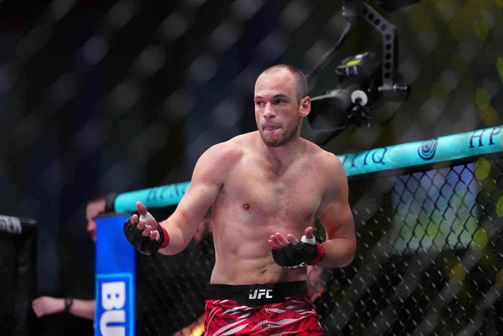 "Zovite doktora, ali ne za mene": Uroš Medić pao, pa za 60 sekundi "uspavao" Gilberta u UFC