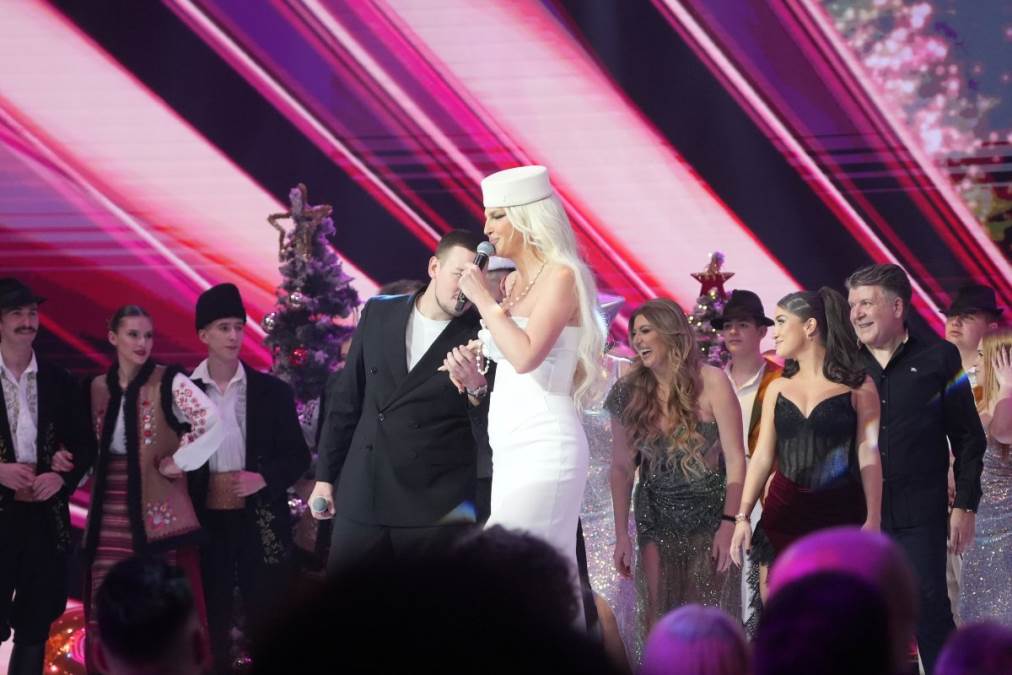 Đani prišao Karleuši i poljubio joj ogromne grudi: Isplivale šok fotke, folker navalio kad su se ugasile kamere