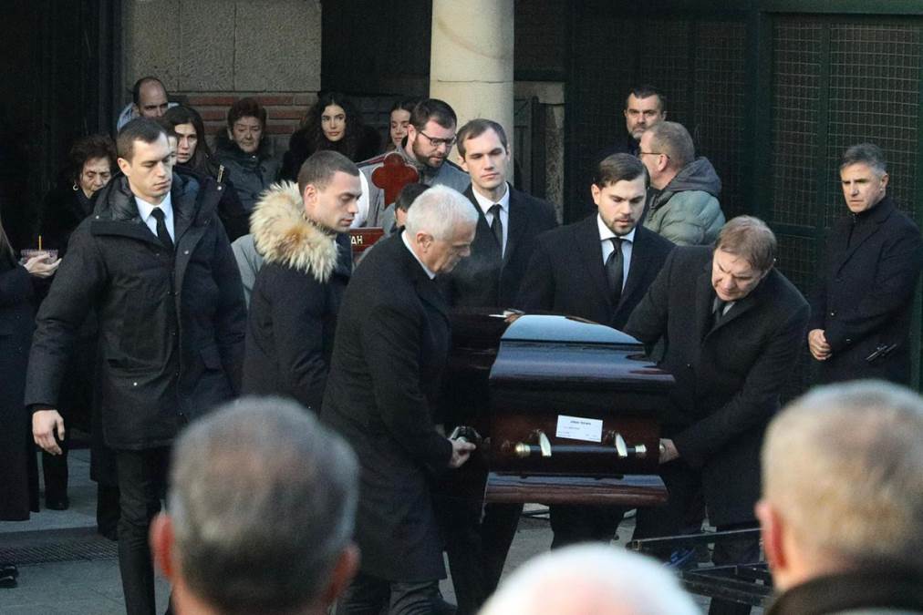 Srpski fudbaler nosio kovčeg oca Zvezdana Terzića: Bio među njegovim sinovima na sahrani, blizak su rod