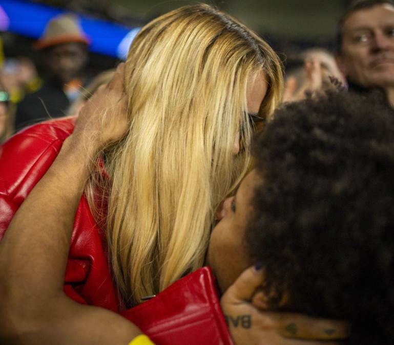 "Ja u ovoj rupi više neću da živim": Kosovska pevačica napravila haos Niku Kovaču