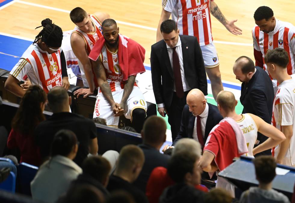 "Ne mogu da vas nateram, izgubite sa 40 razlike": Saša Obradović vikao na igrače Zvezde u Sarajevu