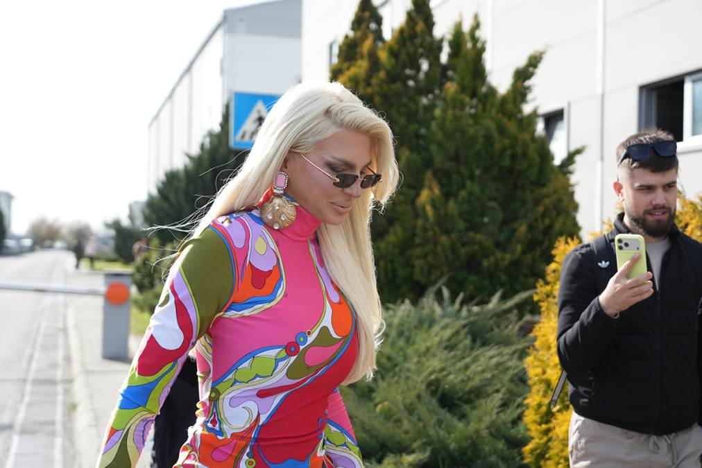 Turski milioner odlepio za Karleušom: Udelila mu kompliment, on ubacio u petu brzinu i počeo da je proganja 