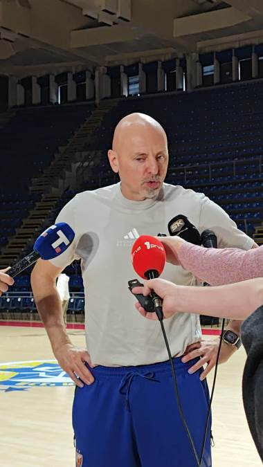 "Dosta je smešno, sad kad bih objašnjavao": Saša Obradović pred derbi objasnio zašto ne čita šta pišu o njemu