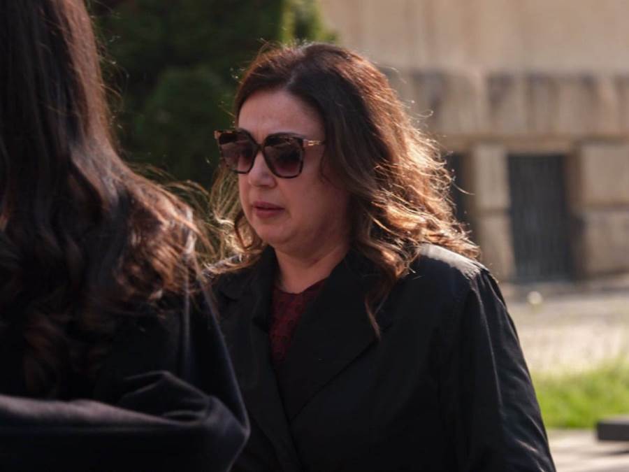 Miljana Kecmanović u pratnji advokata stigla na suđenje Ispred zgrade suda i roditelji ubijene dece