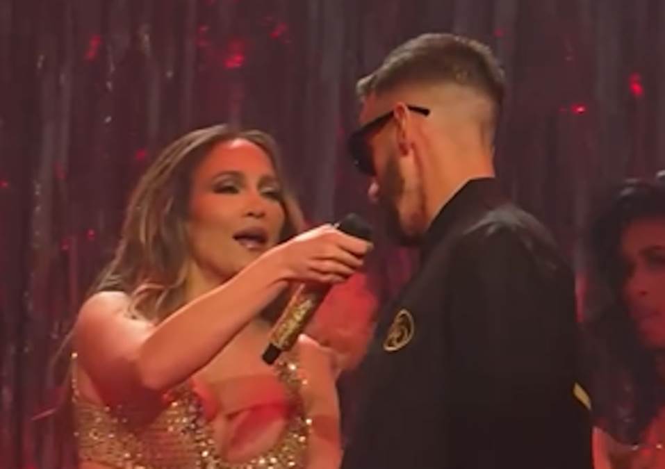 Reakcija Dženifer Lopez o kojoj priča celi svet: Izvela momka na binu, preselo joj čim je otvorio usta (Video)