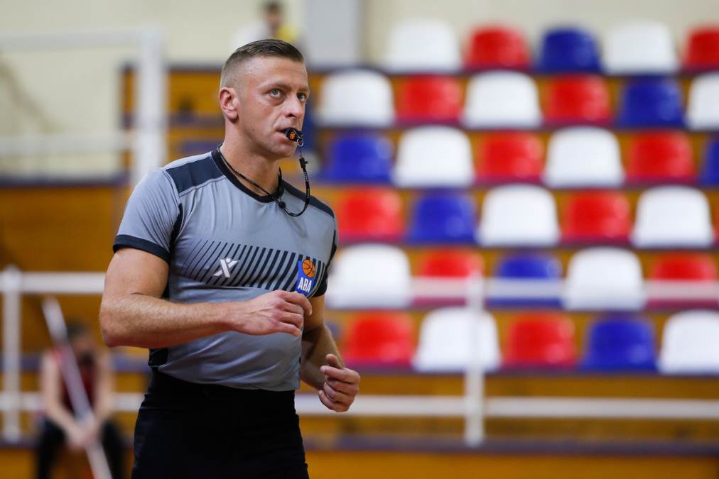 Hrvatski sudija prijavljen policiji u Tuzli: Haos u ABA ligi, novinari tvrde da ih je opsovao usred meča