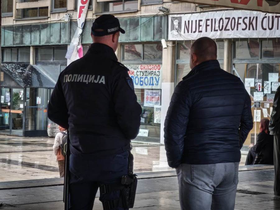 Prve fotografije nakon tragedije ispred Filozofskog fakulteta u Beogradu: Policija i dalje na terenu (Foto)
