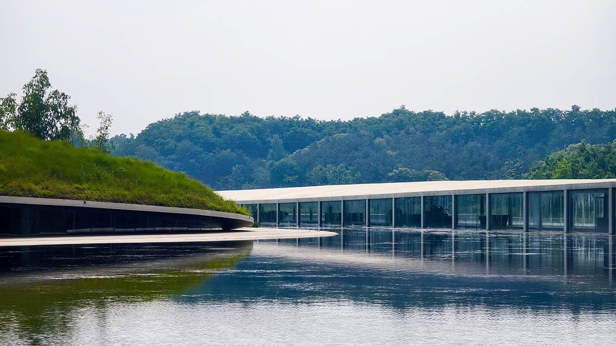 Arhitektonsko remek-delo: Muzej koji nestaje u magli i izranja iz jezera ostavlja svet bez reči