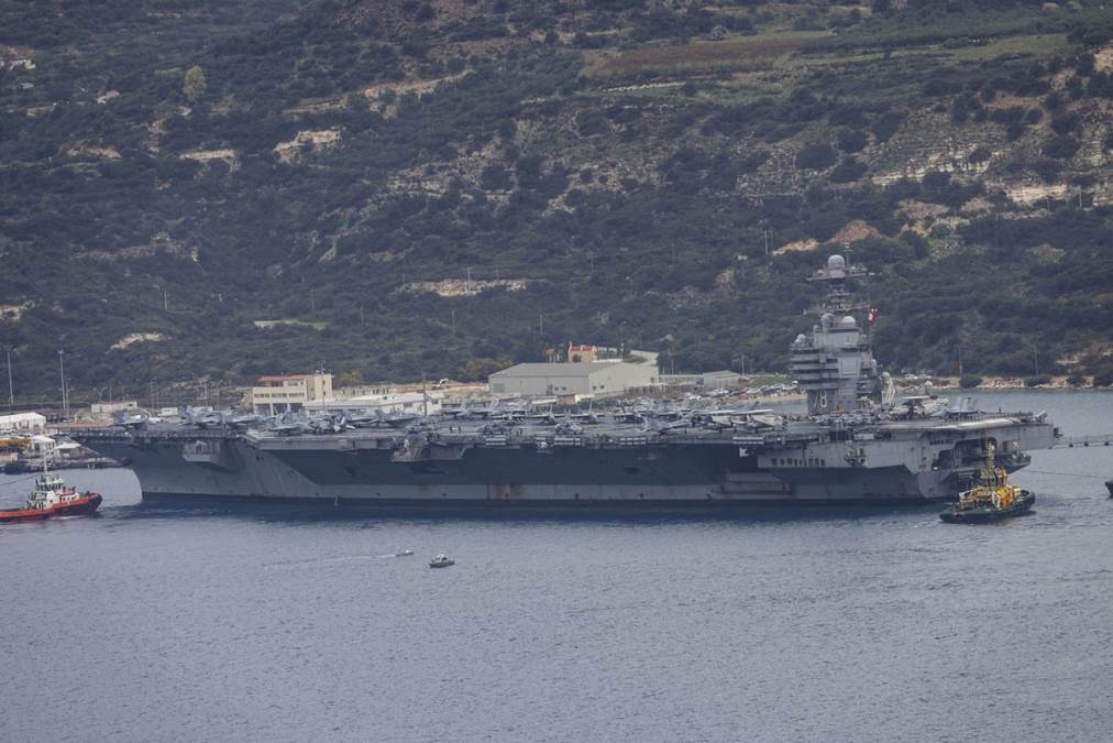 Najveći nosač aviona na svetu upravo stigao u Split: Iznenada isplovio sa Krita, sada je u velikim problemima (Video)