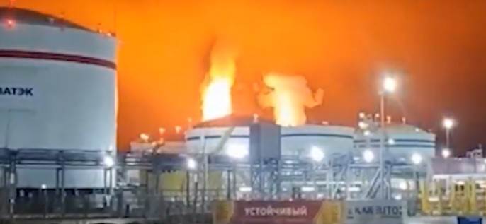 (Video) Gori Putinova ključna luka, Rusija hitno zabranila izvoz benzina