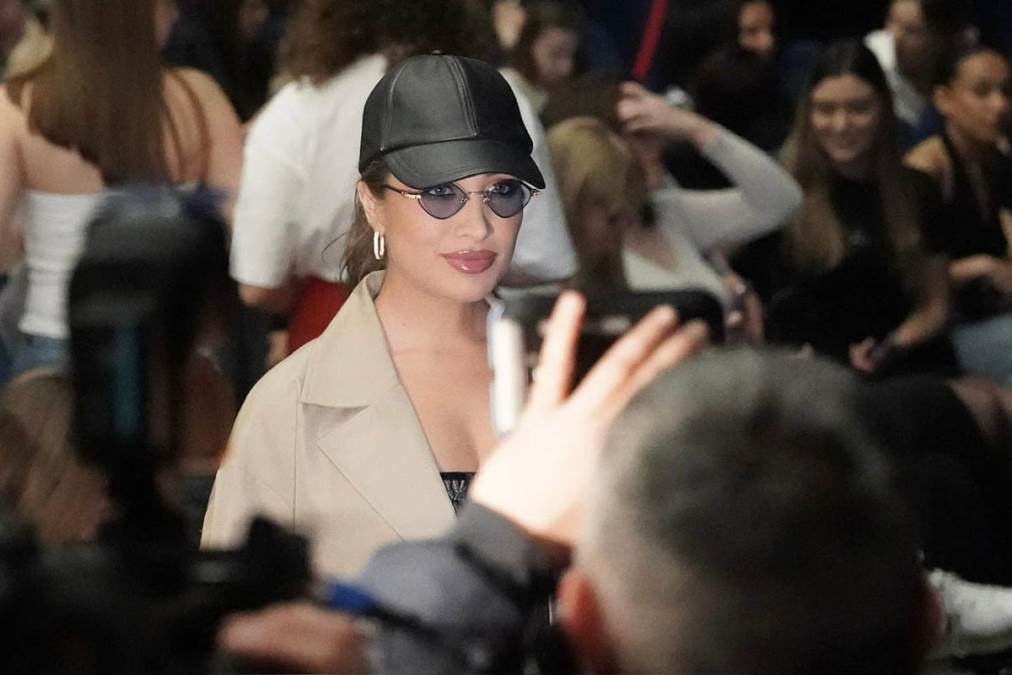 Milica Jokić u društvu sina poznatog Srbina na koncertu Jakova: Od dečka ni traga ni glasa, ona nikad izazovnija