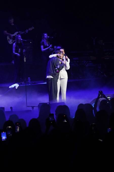 Nina Badrić se šokirala na koncertu Jakova Jozinovića: Zapevala svoj poznati hit, publika je nadjačala (Video)