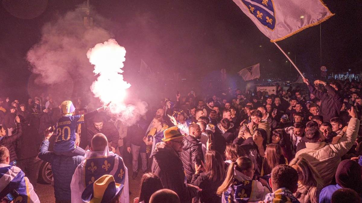 "A što ih izblefira pokeraš?": Bosna dočekala fudbalere u zoru, reči Edina Džeka zapalile Sarajevo