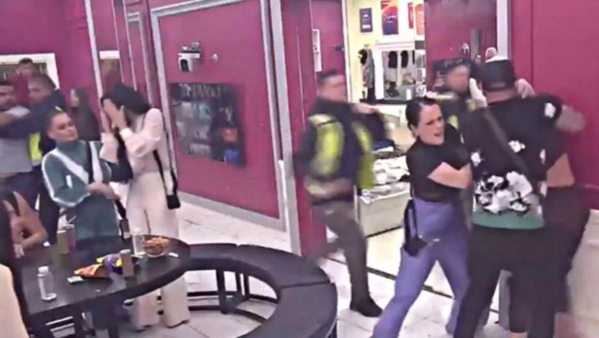 Jezive scene uživo u Eliti, Maja pesnicama udara Uroša: Obezbeđenje uletelo i ne može da je savlada