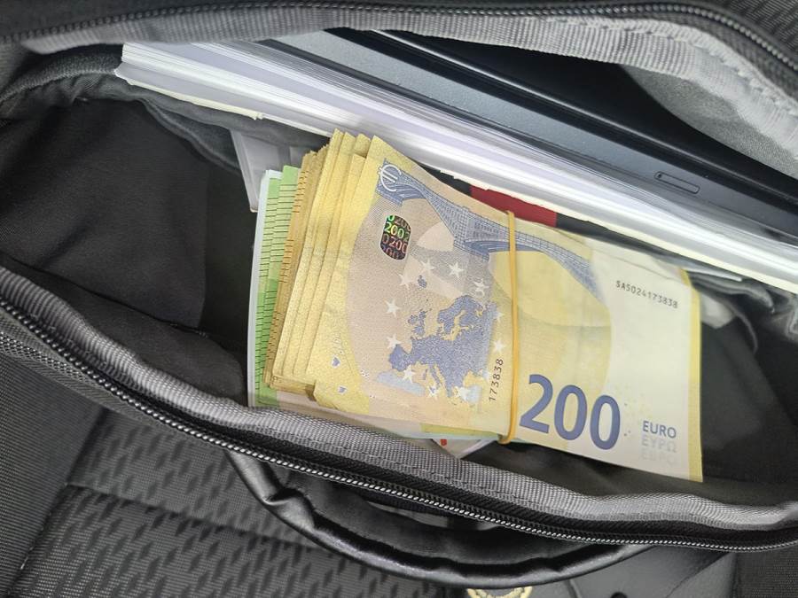 Sprečen pokušaj krijumčarenja na aerodromu u Beogradu: Dijamantska narukvica od 18 karata i više od 53.000 evra