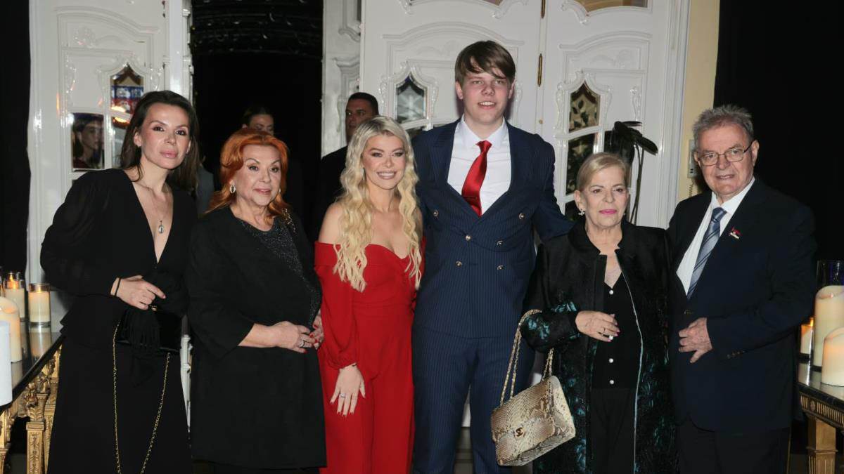 Karići organizovali gala slavlje u Beogradu: Krem estrade na proslavi, folk zvezda stigla prva (Foto)