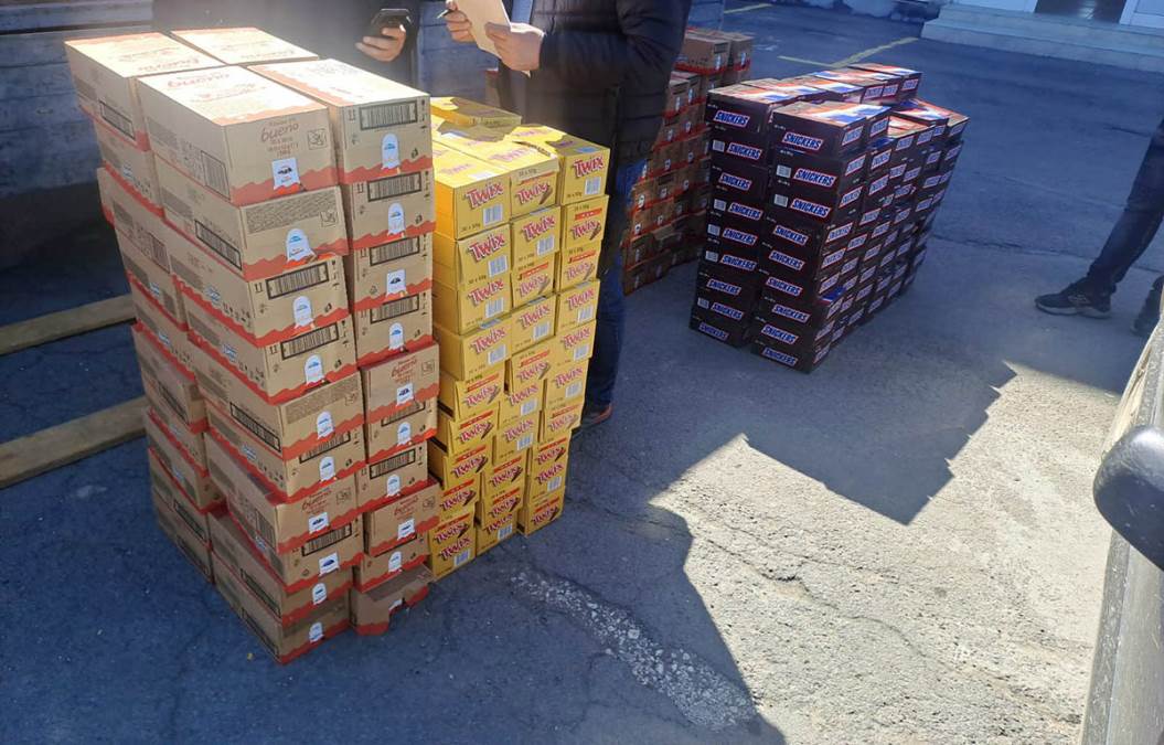 Zaplenjeno više od 34.000 čokoladica: Velika akcija policije kod Novog Pazara (Foto)