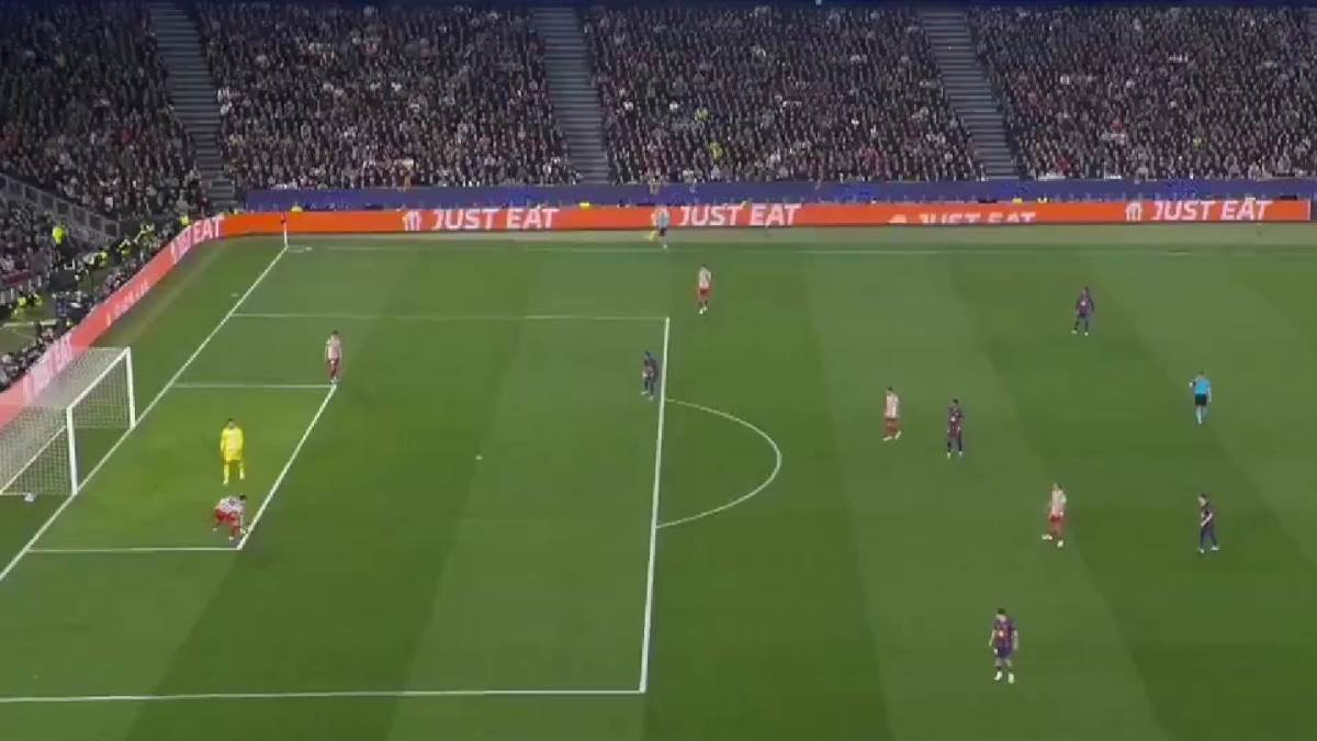 "Ovo je skandal, čist penal": Ceo svet video kako je Rumun pokrao Barselonu u Ligi šampiona