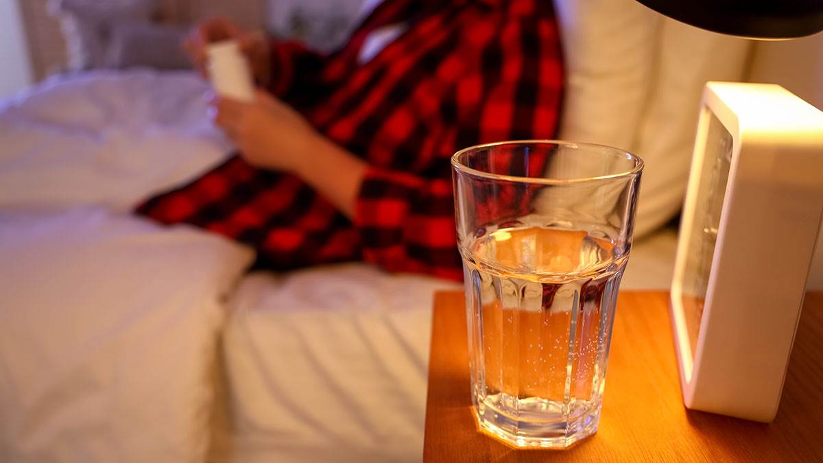 Da li je čaša vode od juče i dalje dobra za piće? Nutricionista otkriva pijemo li leglo bakterija ili se hidriramo