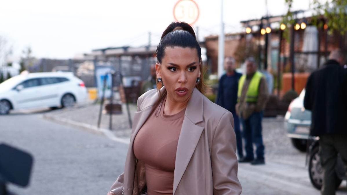 "Platila sam, a pare mi nisu vraćene": Pevačica se opasno naljutila na Kaju Ostojić, isplivali detalji