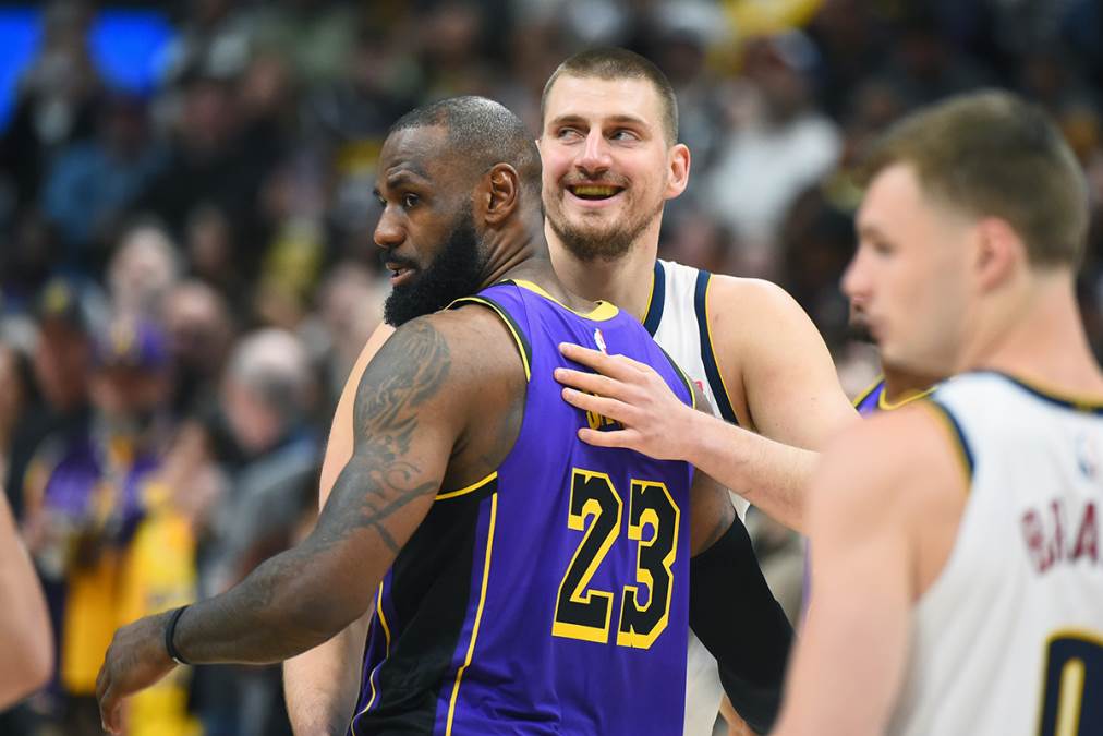Lebron ne pušta Jokića ni da diše: Ovo sve komplikuje u NBA trci