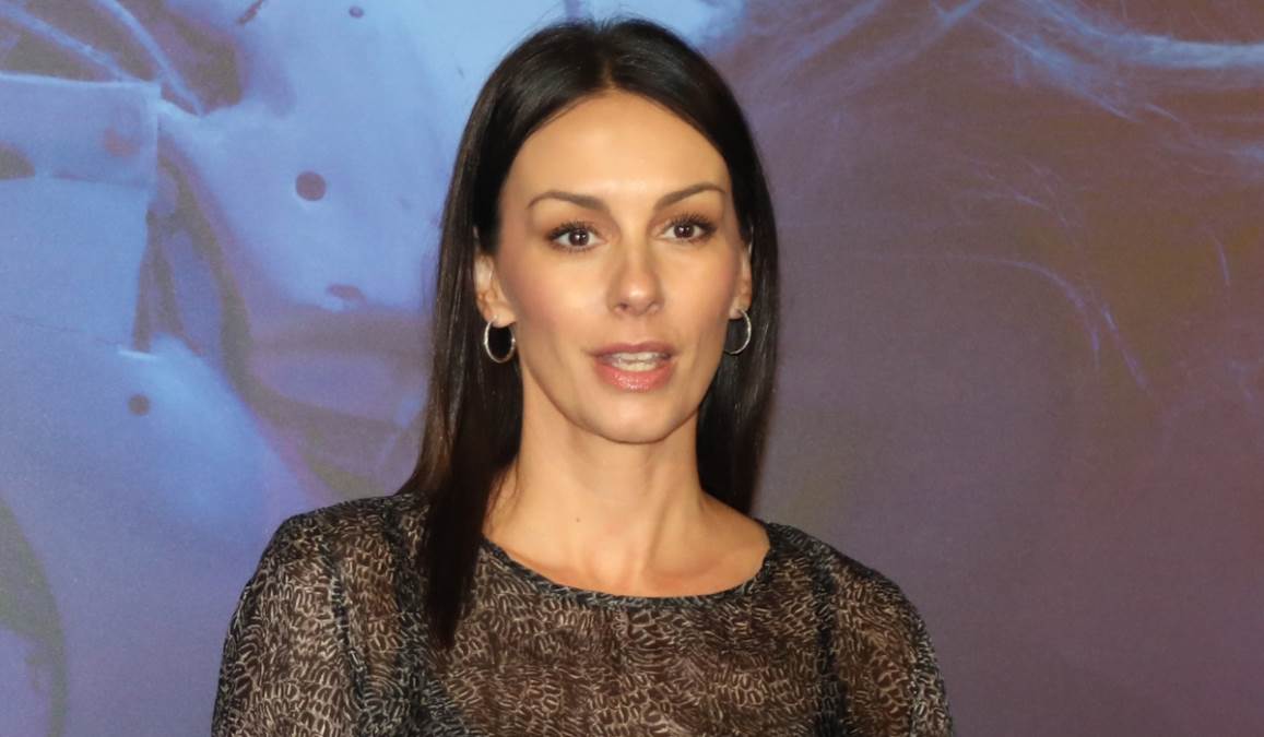 Sloboda Mićalović na vaskršnjoj liturgiji: Glumica došla u Sabornu crkvu, pored nje i ova glumica