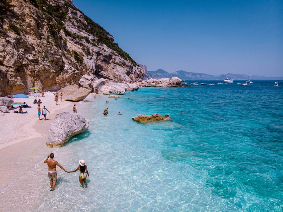 Radikalne promene na Jadranu: Zabranjene cigarete na plažama, uvedena stroga pravila za pse