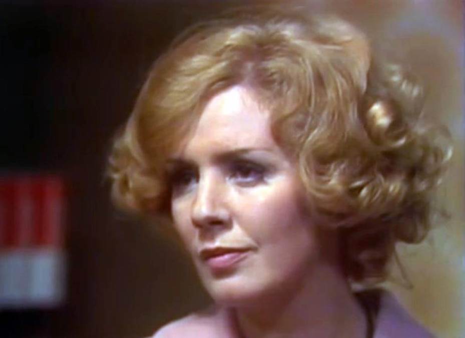 "De­tinj­stvo pam­tim po po­se­ko­ti­na­ma i mo­dri­ca­ma": Kamiondžije lepile njene slike, glumica odrasla u siromaštvu