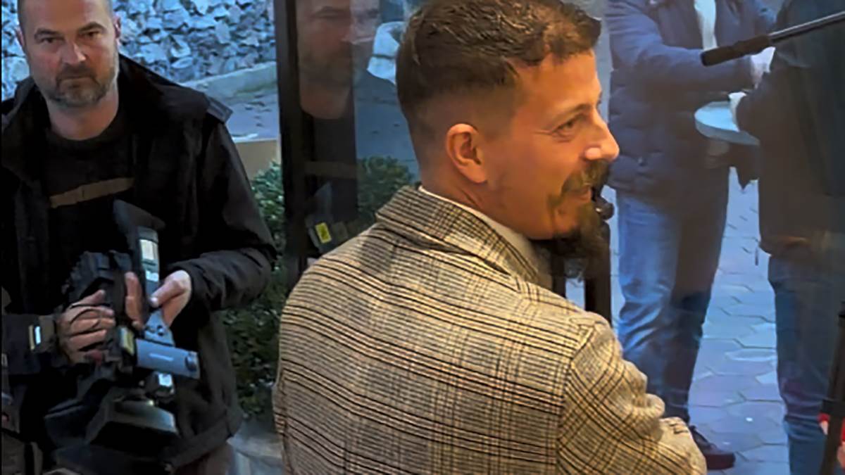 Dinča sa ženom stigao kod Sofre na slavlje: Odmah pocepao majicu harmonikašu i uzeo pelcer