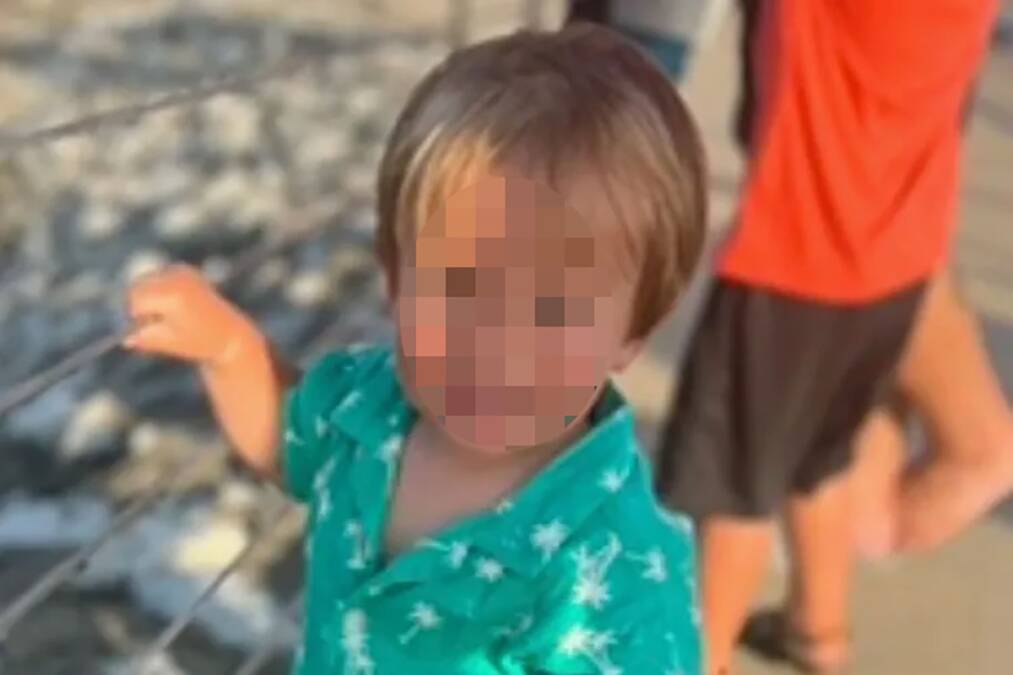 Dečak (4) ubio rođenog brata (2) pištoljem iz automobila: Roditelji ih ostavili same, usledila tragedija