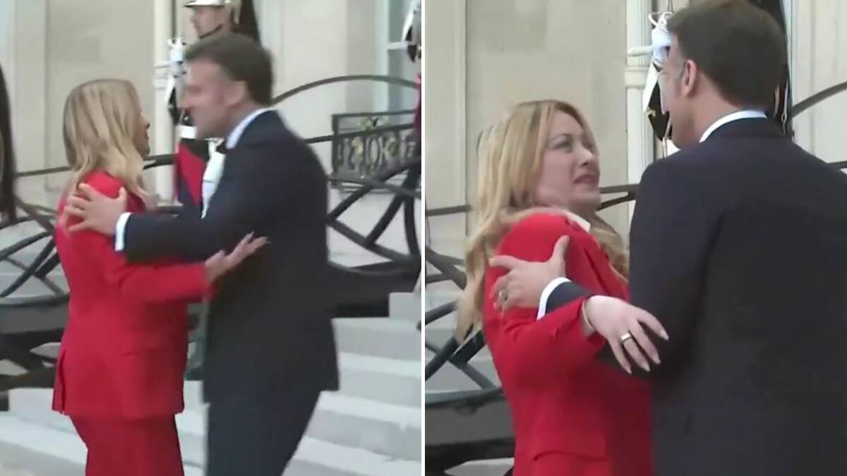 Poljubac Meloni i Makrona obišao svet: Premijerka Italije crveni dok je Emanuel ne ispušta iz ruku (Video)