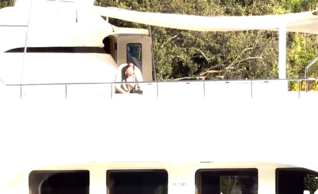 Nedeljno zgrne 70.000 evra: Otkriveno kako zarađuje Melinin milioner, nema veze s njegovih 28 funkcija