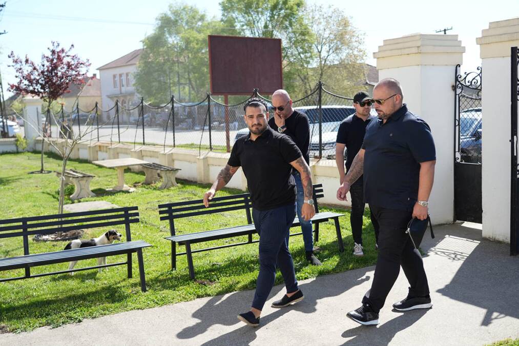 40 dana od smrti Dragana Lazića: Porodica održala pomen, uz Darka njegova kuma koja mu je najveća podrška