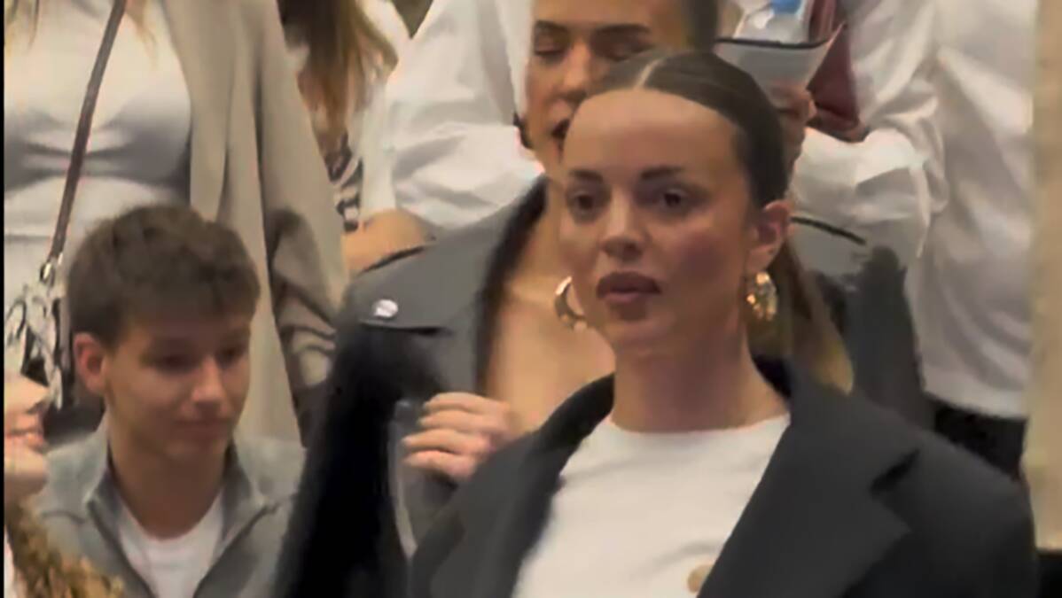 Skočila na noge zbog Jakova Jozinovića: Ćerka našeg pevača pala u sevdah, hit scena u Sava centru (Video)