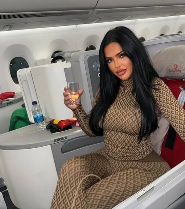 Pevačica uhapšena zbog pokušaja ubistva: Tukla se na ulici, pa namerno pregazila influenserku kolima