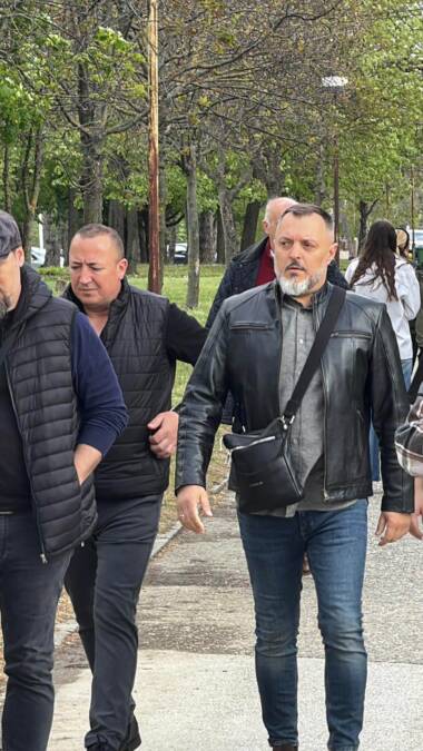 Brat poznate pevačice na sahrani Saše Katančića: Nenad jedan od retkih kolega koji se pojavio na groblju