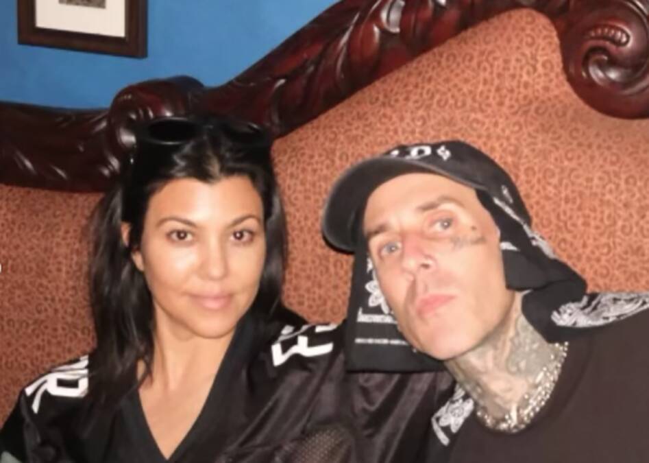 Muž Kortni Kardašijan zgrozio javnost novom fotkom: Pogledajte šta radi sa njenim palcem, fanovi šokirani (Foto)