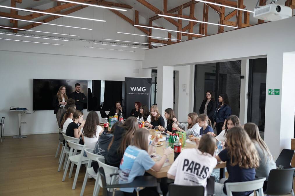 KOMPANIJA WMG (WIRELESS MEDIA GROUP) UGOSTILA DEVOJČICE U OKVIRU INICIJATIVE „DAN DEVOJČICA IKT SEKTORU“
