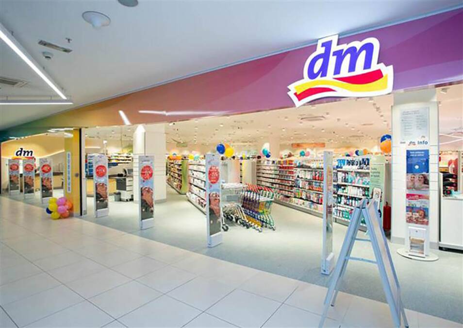 Otvorene dve dm prodavnice u Beogradu, uz donaciju od milion dinara