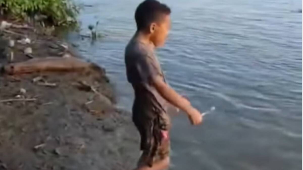 Dečak krenuo da četkicom opere zube „drugaru“, a kad budete videli ko je drug: Snimak ostavio sve u neverici