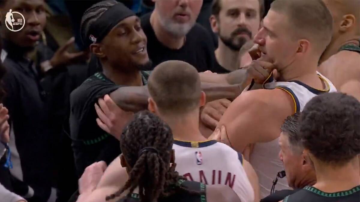 Pogledajte snimak tuče: Jokić se zaleteo na provokatora, došlo do ogromne gužve