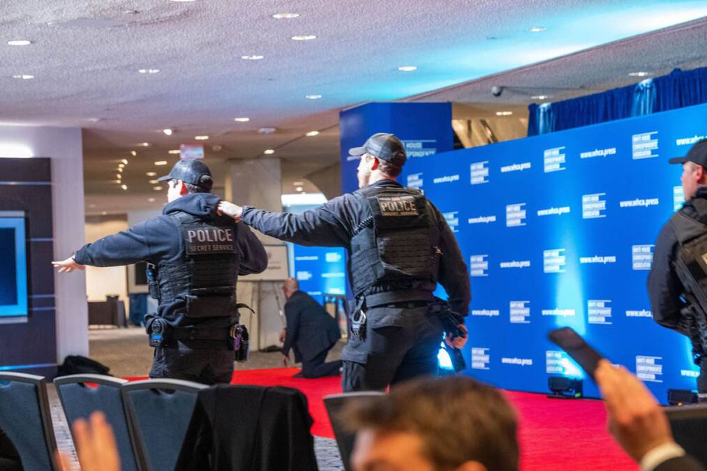 Uhapšen napadač posle pucnjave u Vašingtonu: Zapucao dok su Tramp i američki državni vrh bili unutra (Foto)