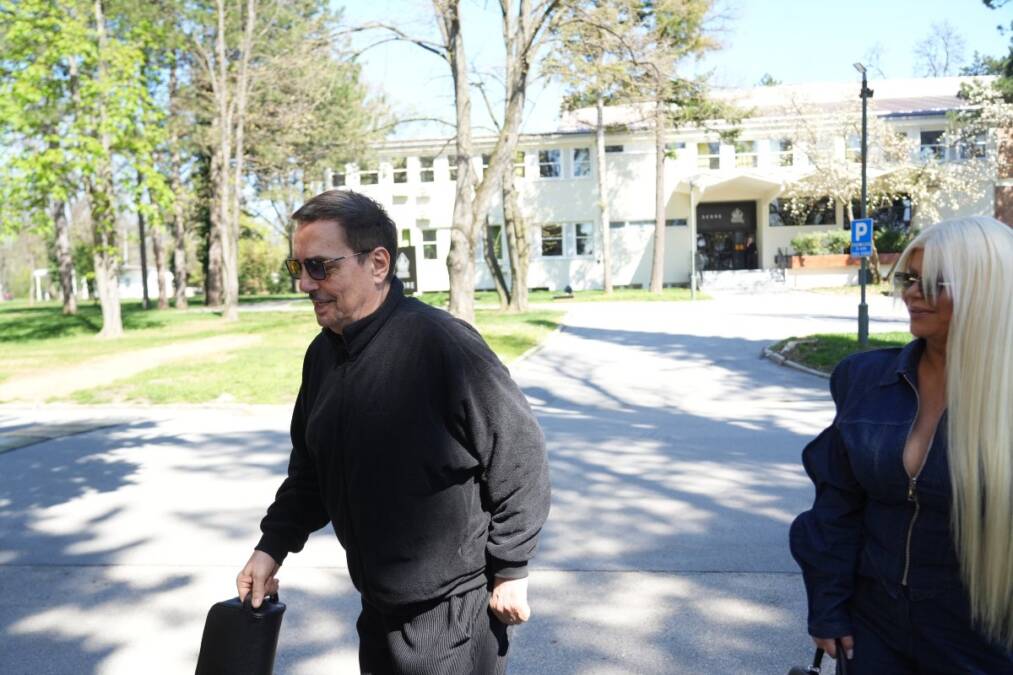 Keba dobio 2.500 € na kocki: Pohvalio se masnim dobitkom, a na pitanje o intimnom snimku Dare Bubamare zanemeo