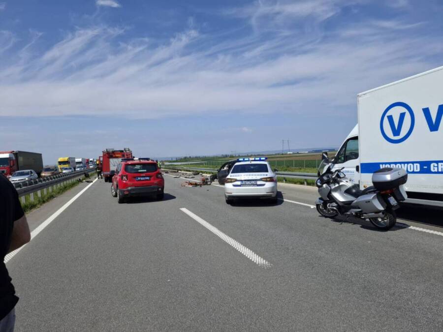 "Čovek vozi u kontra smeru 130 na sat, pazite se!": Jezivo upozorenje stiglo vozačima pre nesreće kod Rume