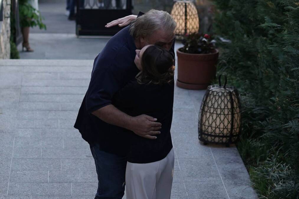 Boba Živojinović zagrlio nju umesto Lepe Brene: Zbog ljubavi s pevačicom pucali zidovi, a evo gde smo ga sad uhvatili